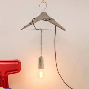 LAMPE LUIS EN FORME DE CINTRE EN BÉTON PAR DONKEY