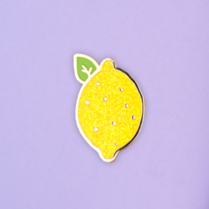 PIN'S CITRON PAR LA MARQUE COUCOU SUZETTE