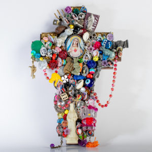 CROIX CUSTOMISÉE COEUR FLAMBOYANT - NORMANDO LOBO DE SOUSA