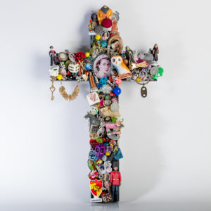 CROIX CUSTOMISÉE HARRY AND THE QUEEN - NORMANDO LOBO DE SOUSA