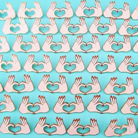 PIN'S MAIN AMOUR - COUCOU SUZETTE