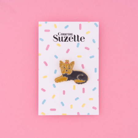 PIN'S CHIEN YORKSHIRE - COUCOU SUZETTE