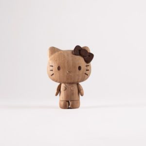 HELLO KITTY EN BOIS - BOYHOOD