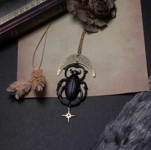 COLLIER PENDENTIF SCARABÉE NOIR ET OR - NOEMIE ZOMBY