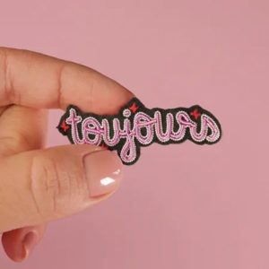 "TOUJOURS" BROCHE BRODÉE À LA MAIN - MALICIEUSE