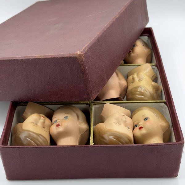 COFFRET POUPÉE CONTENANT 12 TÊTES EN CELLULOÏD VINTAGE - V0218