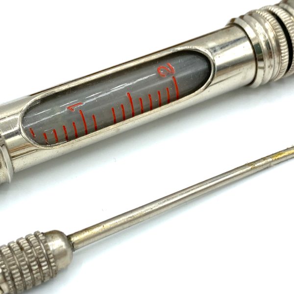 SERINGUE MEDICALE ET 2 AIGUILLES VINTAGE - V0207