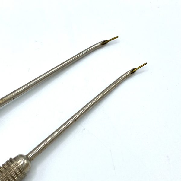 SERINGUE MEDICALE ET 2 AIGUILLES VINTAGE - V0207